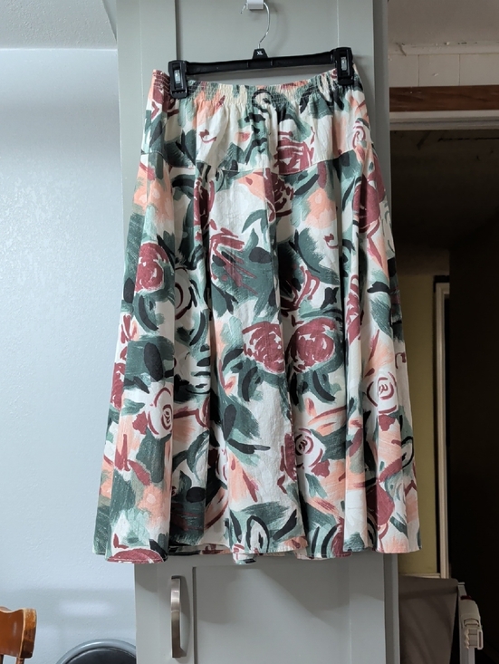 Giovelli Dresses & Skirts - VTG Floral A-Line Midi Skirt in Pink, Green & Cream